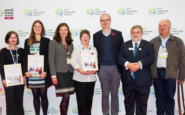 In London na afloop van die oorhandigings, met vlnr Brenda du Toit, ‘n verteenwoordiger van &Beyond (Silwer in Best for Beach Tourism), Heidi van der Watt, Glenda Kitley, Justine Francis, Harold Goodwin en Wilfred Chivell